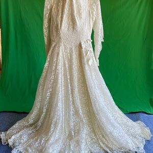 Elegant Lace Wedding Dress